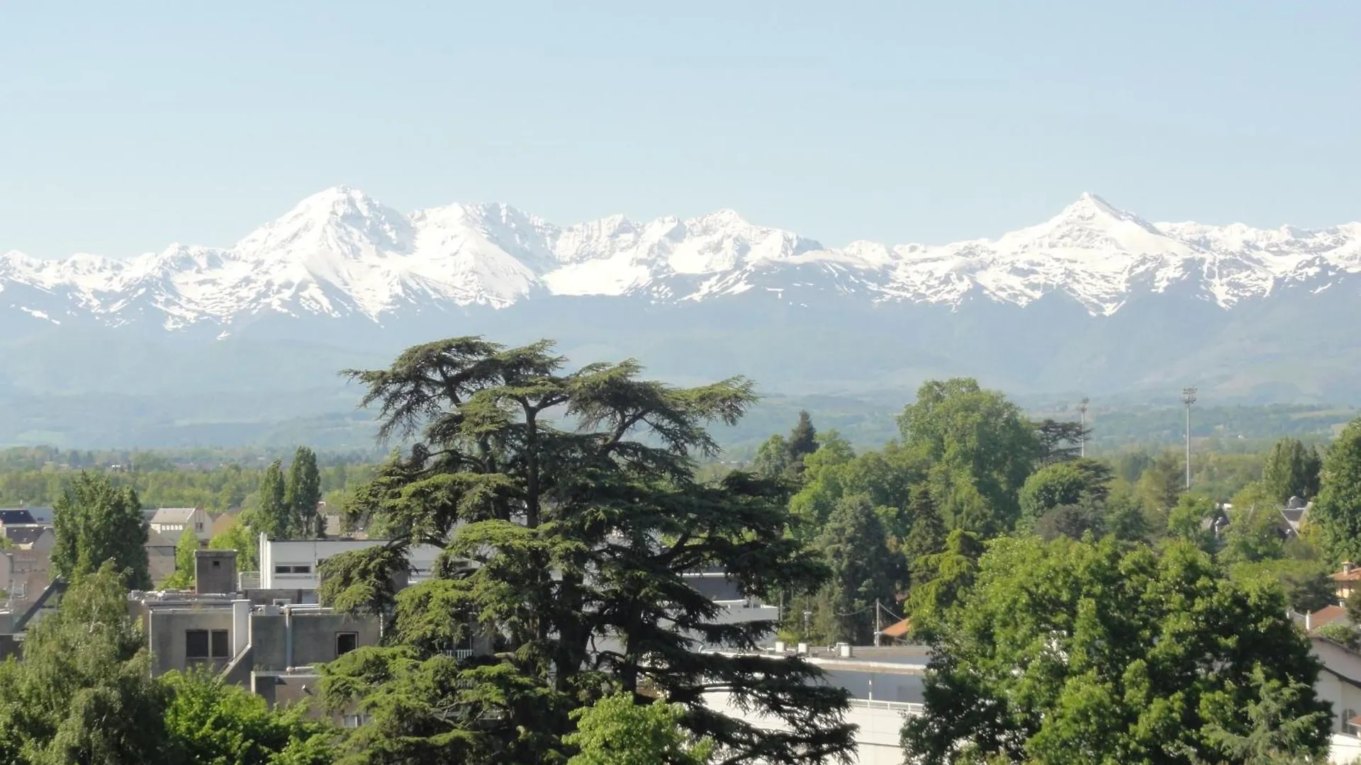 Appartamento Cap Sud - 53M2- Vue Pyrenees- Hypercentre-Wifi Fibre -Nouvelle Literie Tarbes