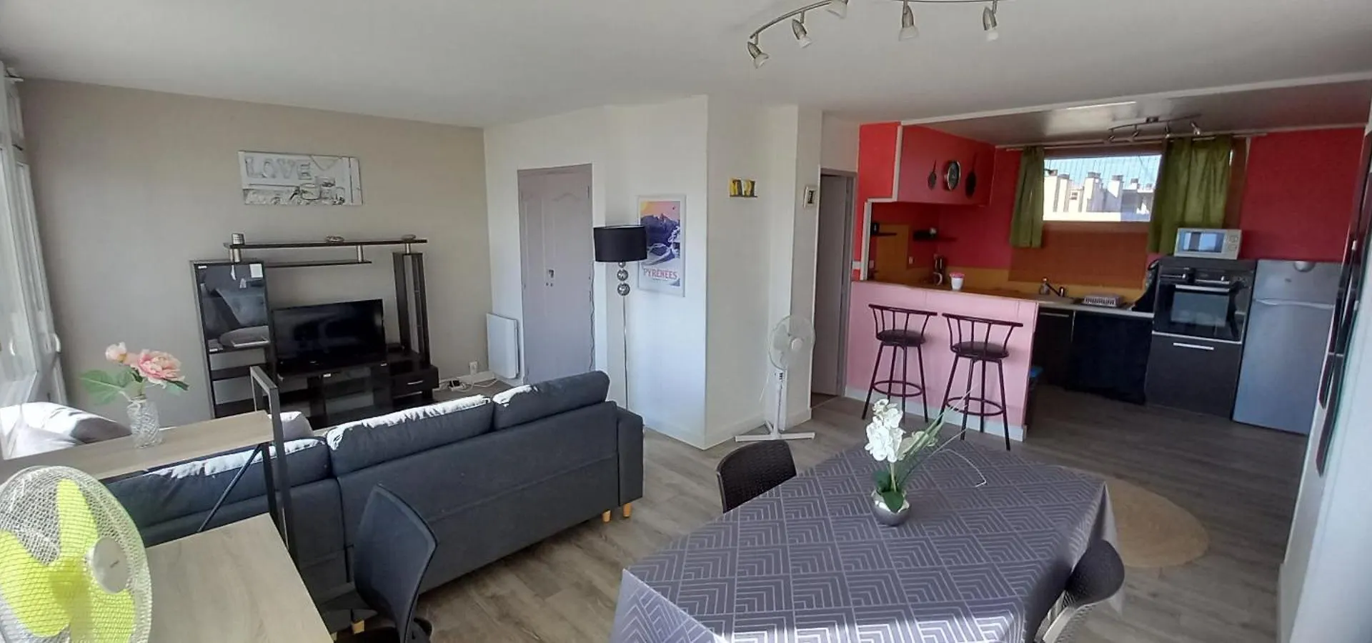 Cap Sud - 53M2- Vue Pyrenees- Hypercentre-Wifi Fibre -Nouvelle Literie Apartamento Tarbes 0*,  França