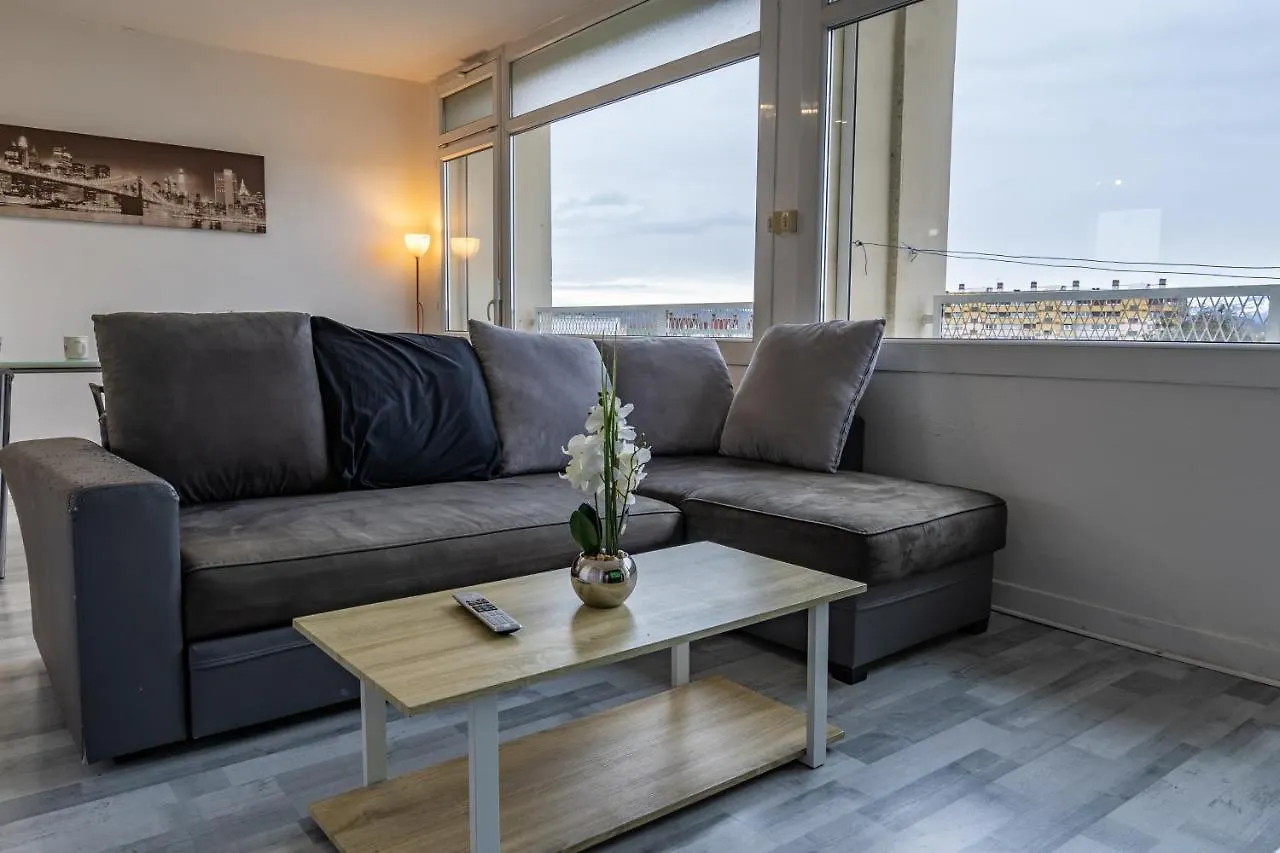 Appartement Cap Sud - 53M2- Vue Pyrenees- Hypercentre-Wifi Fibre -Nouvelle Literie à Tarbes 0*,  France