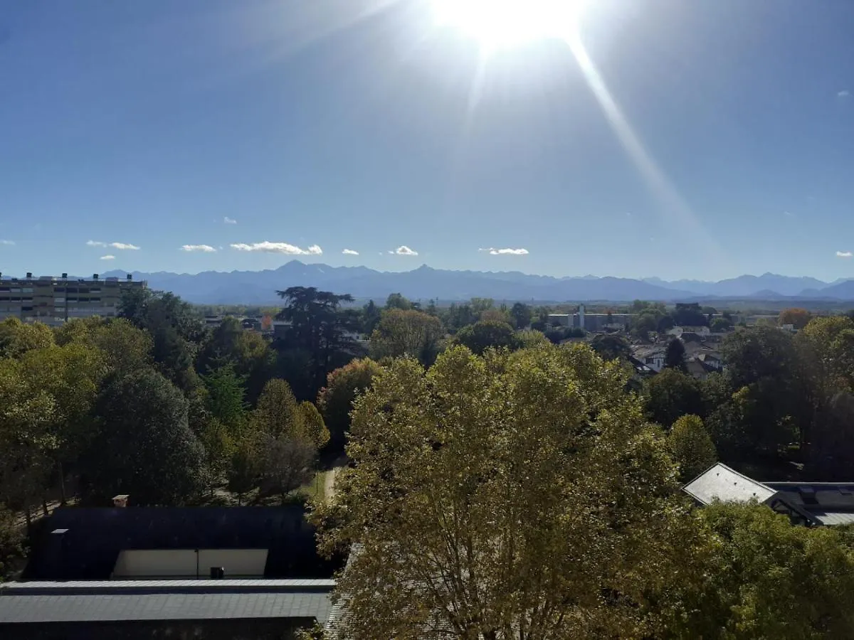 Appartement Cap Sud - 53M2- Vue Pyrenees- Hypercentre-Wifi Fibre -Nouvelle Literie à Tarbes