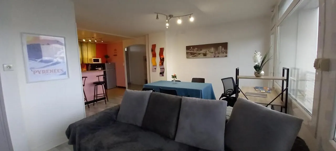 Appartement Cap Sud - 53M2- Vue Pyrenees- Hypercentre-Wifi Fibre -Nouvelle Literie à Tarbes
