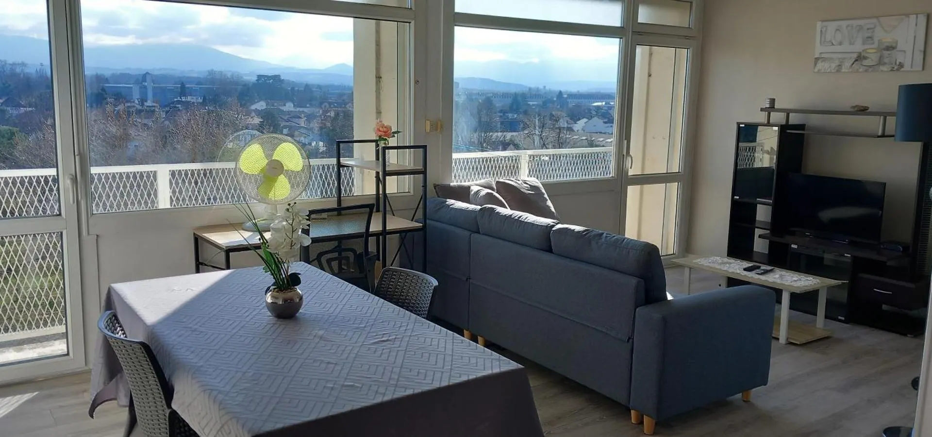 Appartement Cap Sud - 53M2- Vue Pyrenees- Hypercentre-Wifi Fibre -Nouvelle Literie à Tarbes